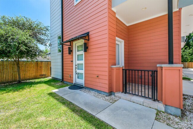 Building Photo - 1523 Hickory St