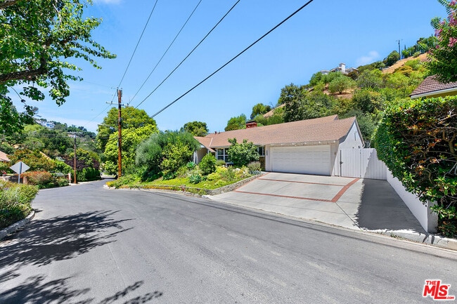Building Photo - 3644 Goodland Ave