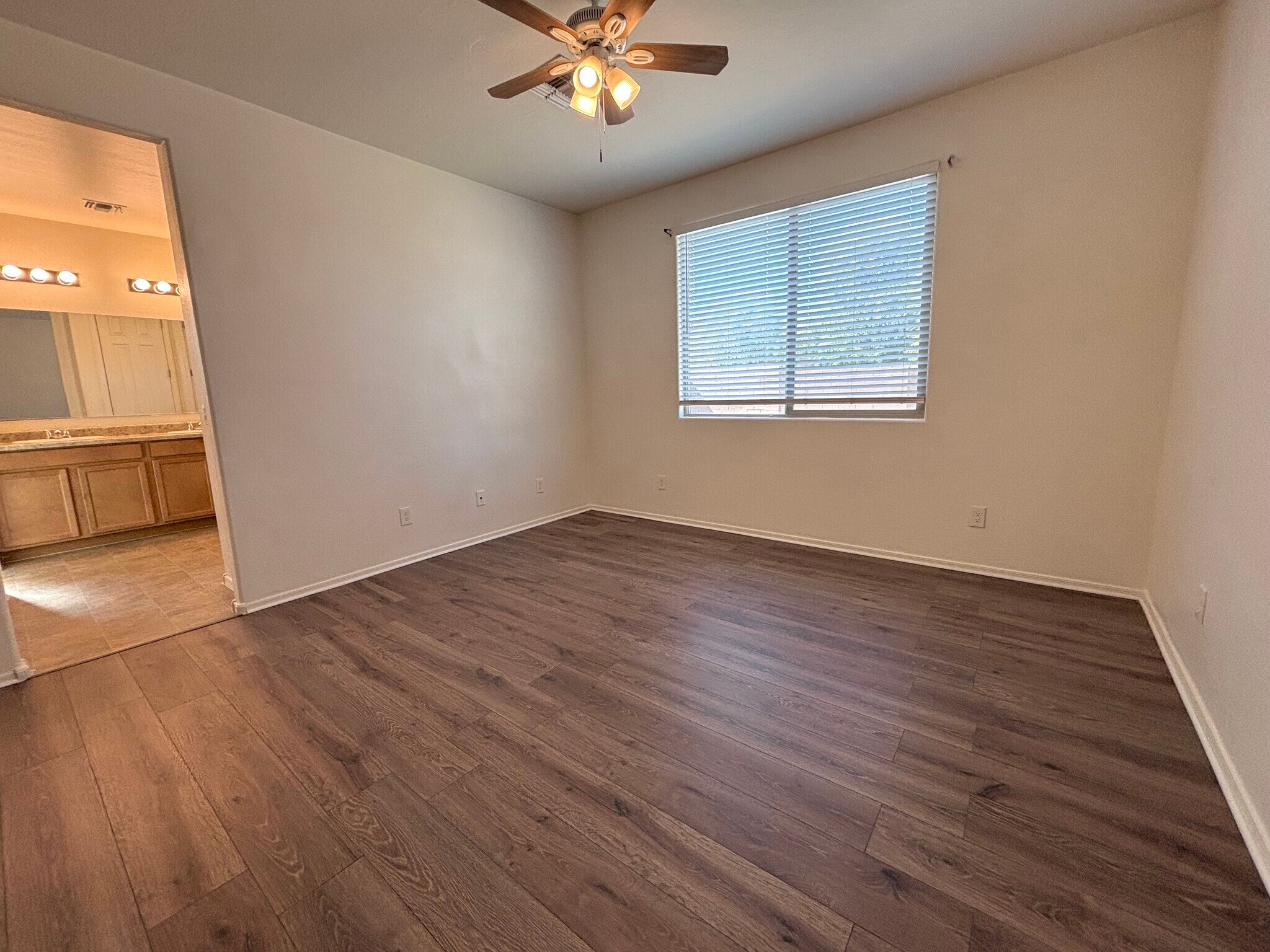 Building Photo - 6322 N 67th Ln
