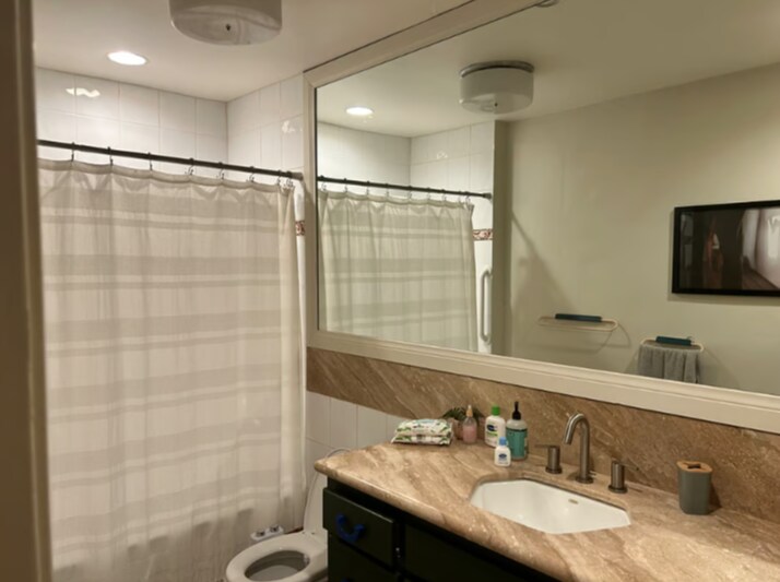 Building Photo - 5651 N Sumner Way