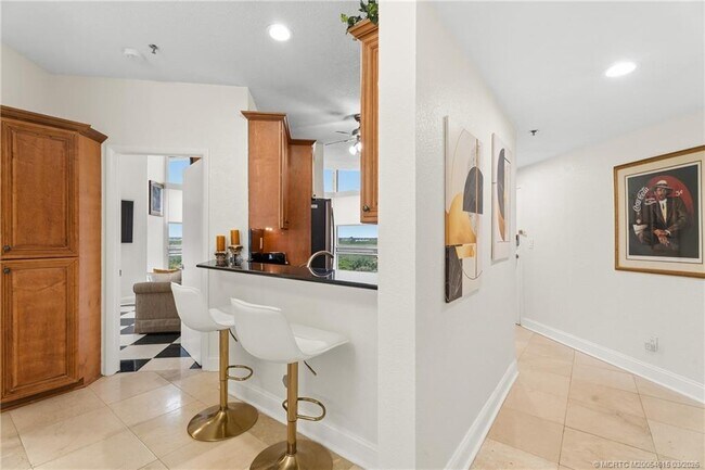 Building Photo - 3870 N Hwy A1A