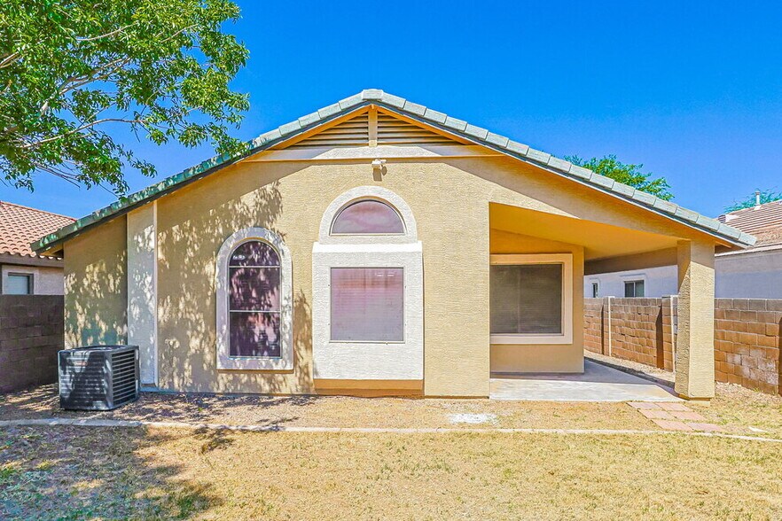 Building Photo - 37977 N Rusty Ln