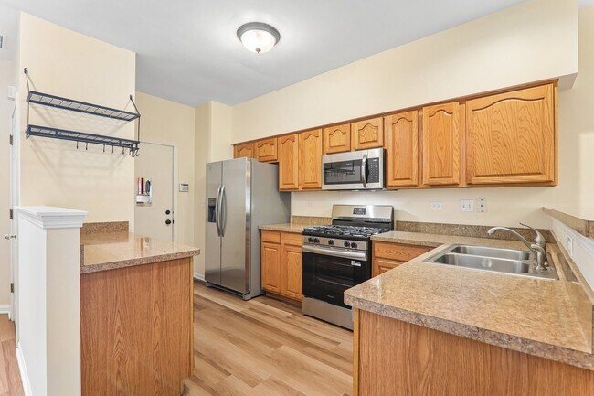 Building Photo - 984 Park Hill Cir