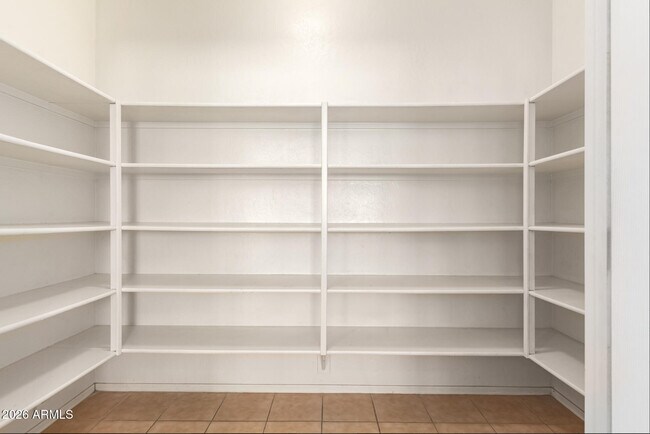 Building Photo - 513 W Beautiful Ln