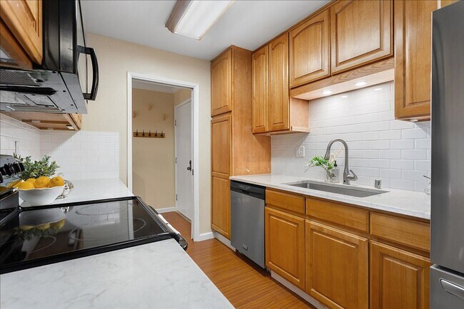 Building Photo - 1311 Webster St