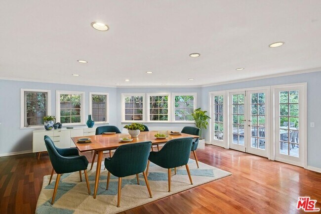 Building Photo - 905 Napoli Dr