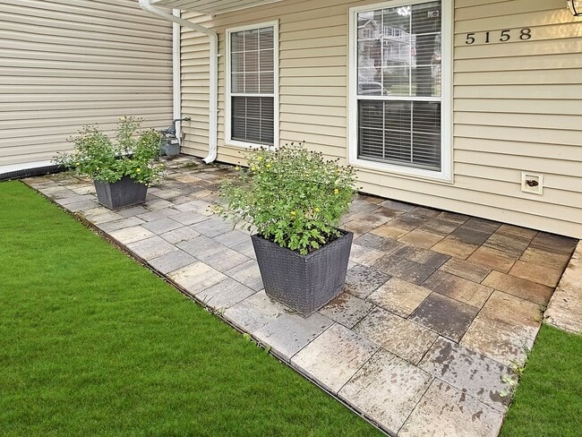 Building Photo - COMING SOON: Beautifully Updated 2/2.5 Townhome Near Truist Park