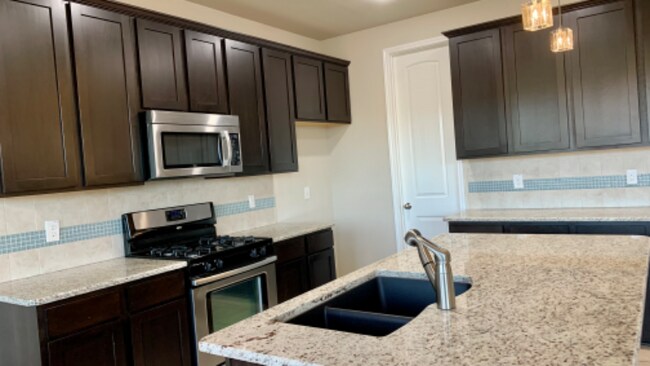 Building Photo - 3935 Woodbridge Way