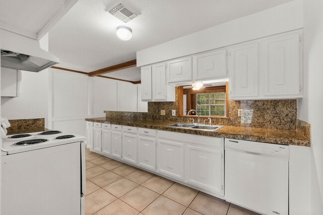 Building Photo - 23007 Whispering Willow Dr