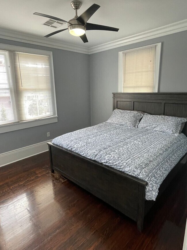 Building Photo - Gorgeous 3BD/1BA in MidCity