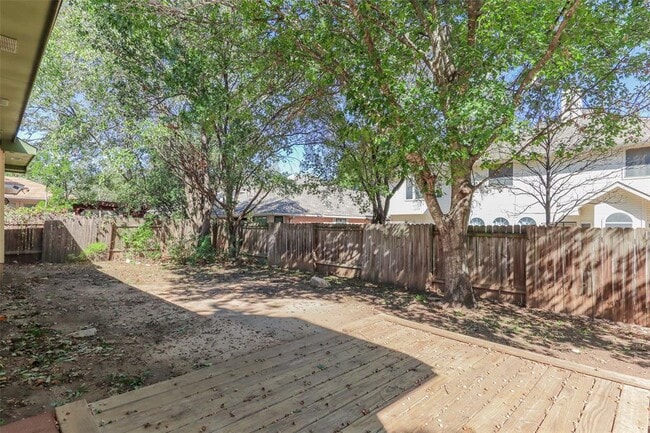 Building Photo - 8310 Broken Branch Dr