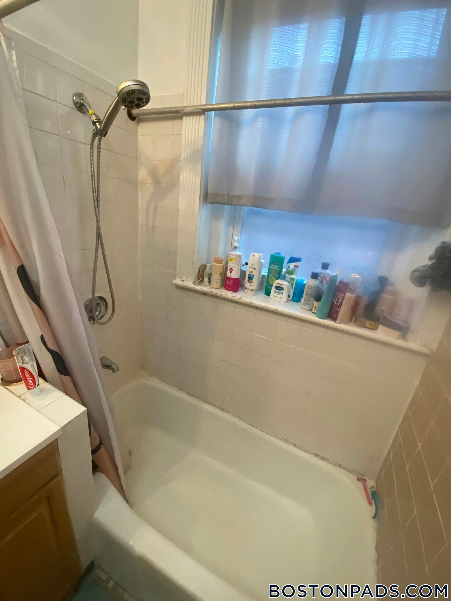 Building Photo - 32 Glenville Ave