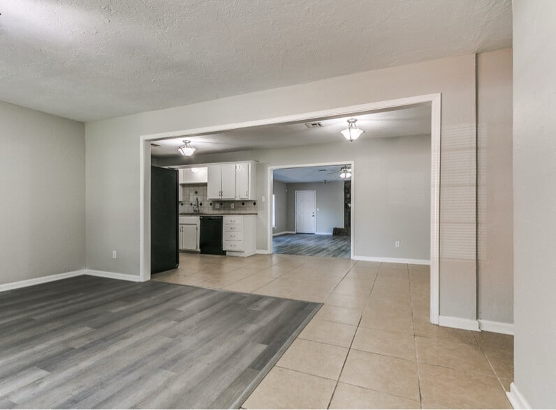 Building Photo - 1519 Rockridge Ct