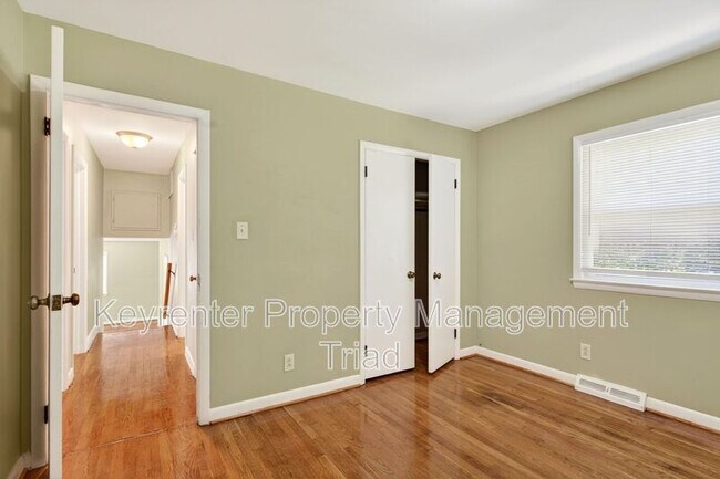 Building Photo - 1821 W Meadowview Rd