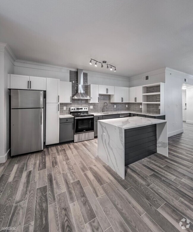Building Photo - 3 br, 2 bath Condo - 2502 NE Inner Loop 2...