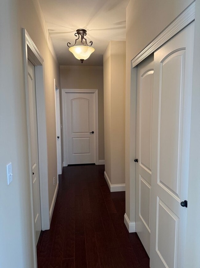 Building Photo - 36 Sag Harbor Ct