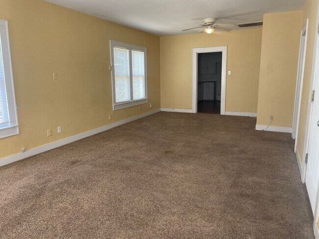 Building Photo - Two Bedroom Two Bathroom Home w/ a BONUS Room