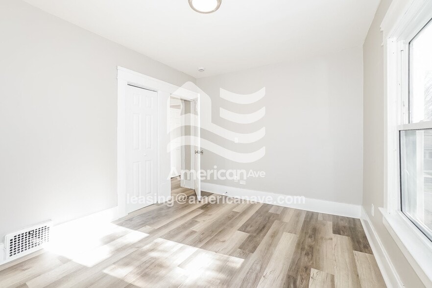 Building Photo - 724 Carlysle St