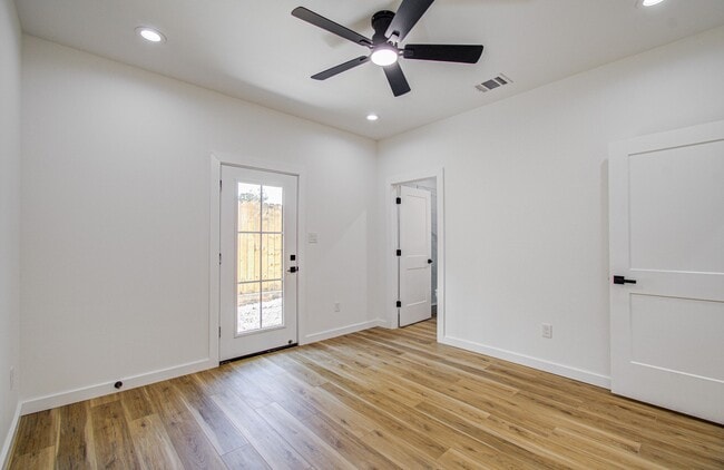 Building Photo - 5315 Dewberry St