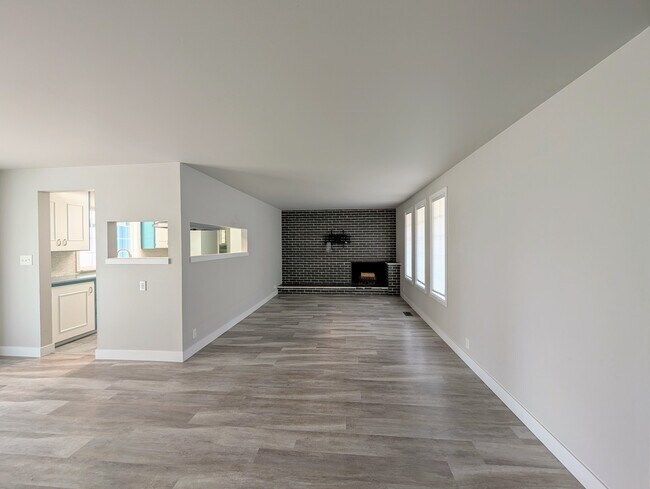 Building Photo - Refined 4BR House + private office, EV, ga...