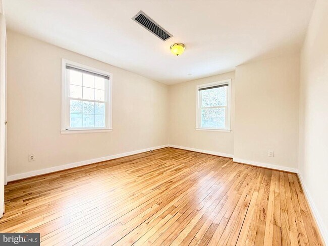 Building Photo - 2205 Washington Ave