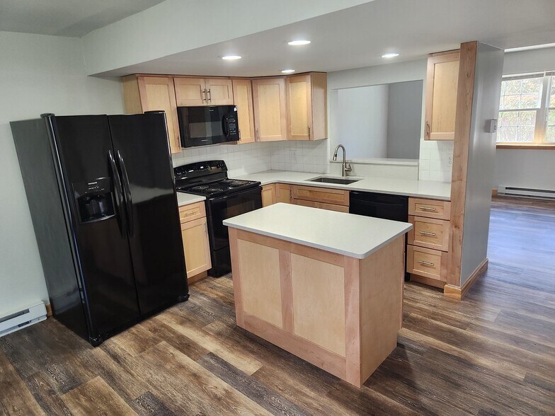 Primary Photo - 323 W 31st St