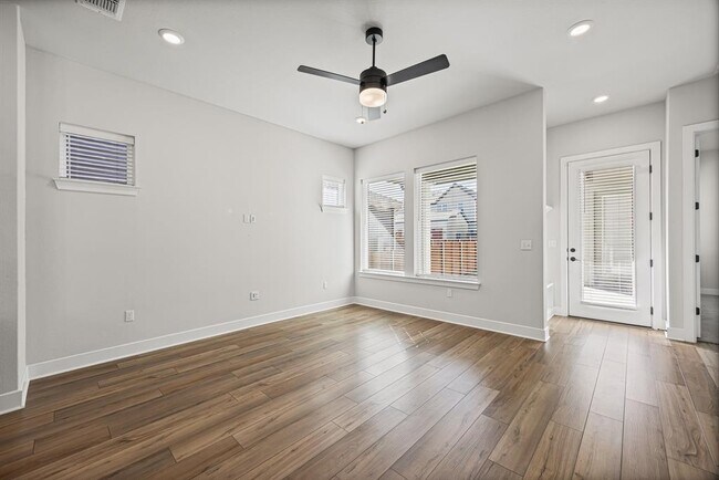 Building Photo - 5806 Rangeland Rd