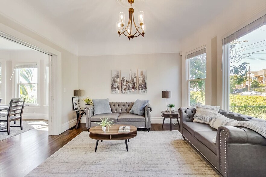 Primary Photo - 2207 E 21st St