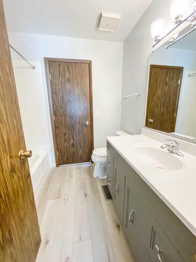 Building Photo - 643 Wilbur Ct