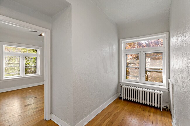 Building Photo - 11059 S Hoyne Ave