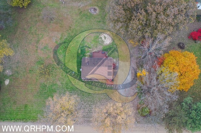 Building Photo - 3 bedroom, 1.5 baths Ranch home with a bas...