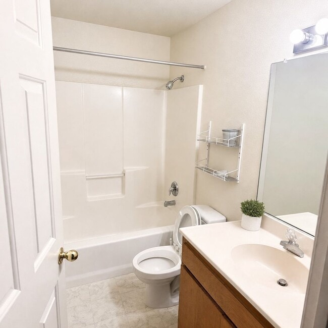 Building Photo - 3 bed/1.5 bath townhouse in Cotati