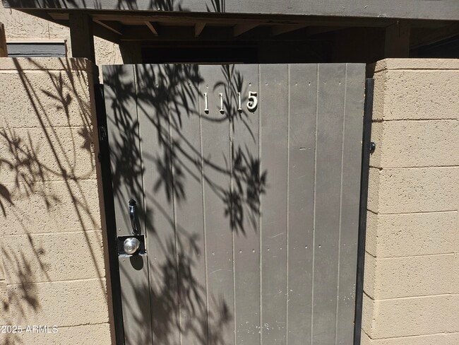 Building Photo - 1115 N 84th Pl