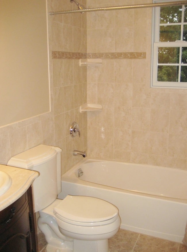 Building Photo - 330 Maple Ave