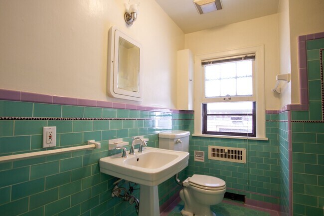 Building Photo - LOOK & LEASE! Stunning 1930s Townhouse in ...