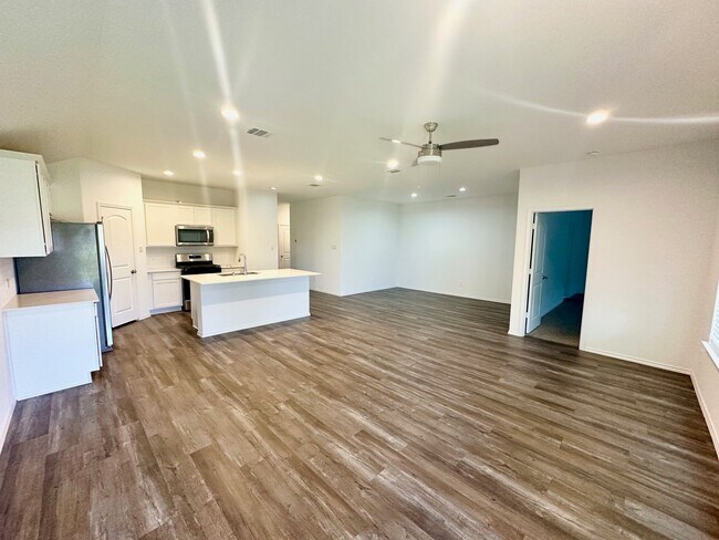 Building Photo - 4985 Almond Ter Dr
