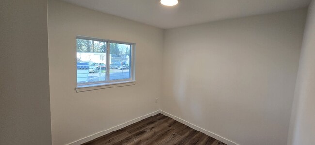 Building Photo - COMPLETLY REMODLED HOME COMING SOON!