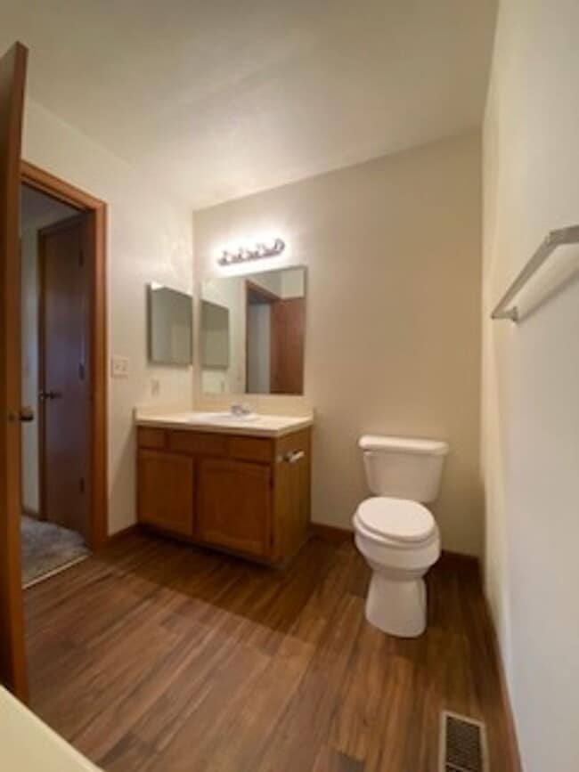 Building Photo - 204 Stonewall Ct