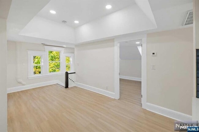 Building Photo - 101 2nd St