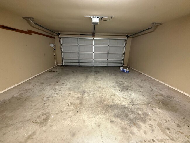Building Photo - 8340 Stonebridge Way