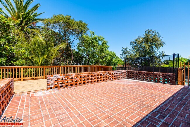 Building Photo - Beautiful Home | Remodeled Bathrooms | Cup...