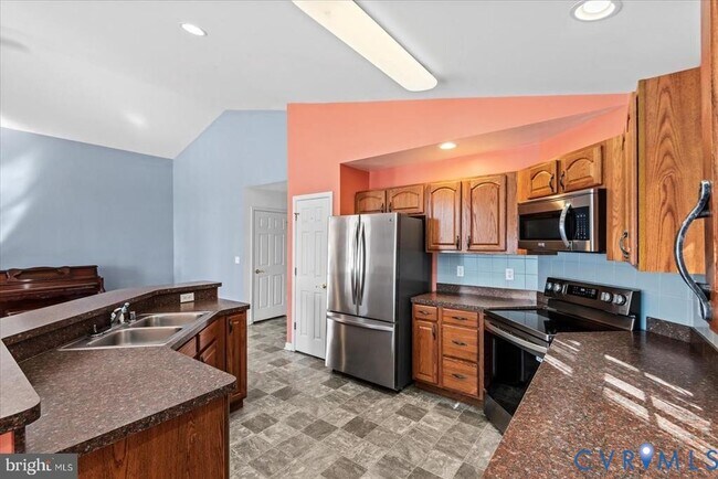Building Photo - 686 Lake Caroline Dr