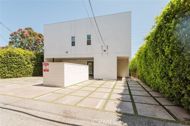 Building Photo - 13551 Burbank Blvd