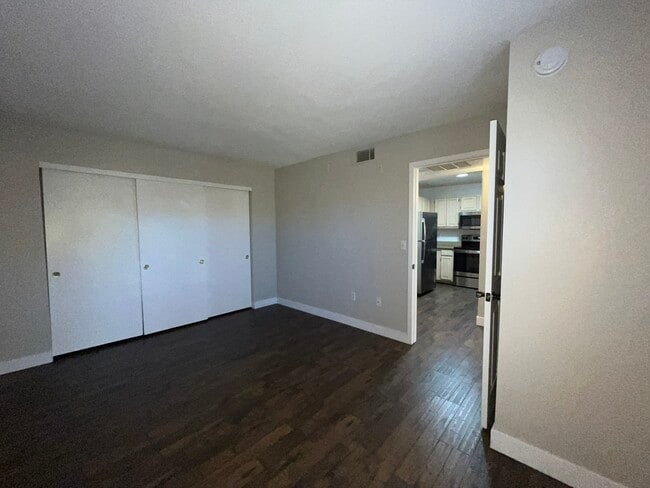 Building Photo - 555 E Silverado Ranch Blvd