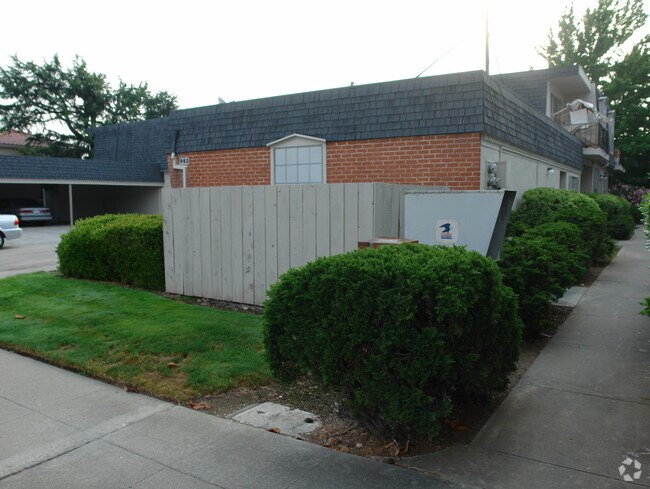 Primary Photo - 982 S Wolfe Rd