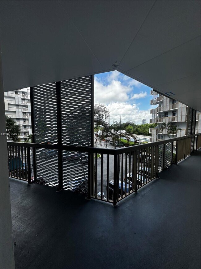 Building Photo - 3475 N Country Club Dr