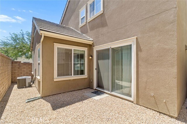 Building Photo - 2811 E Kendall Ln