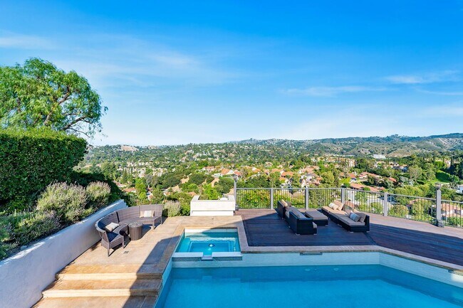 Building Photo - 4372 Park Vicente