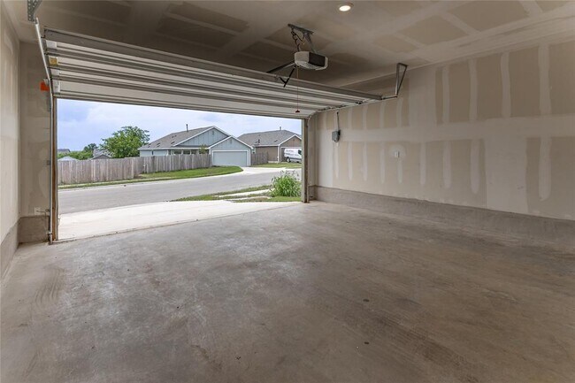 Building Photo - 2612 Schwartz Ln