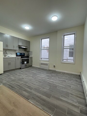 Building Photo - 1926 W 10th St